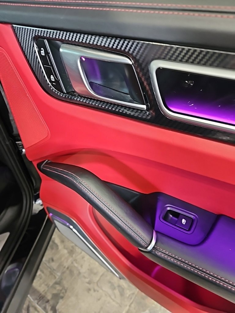 Used 2022 Porsche Cayenne Coupe image 16