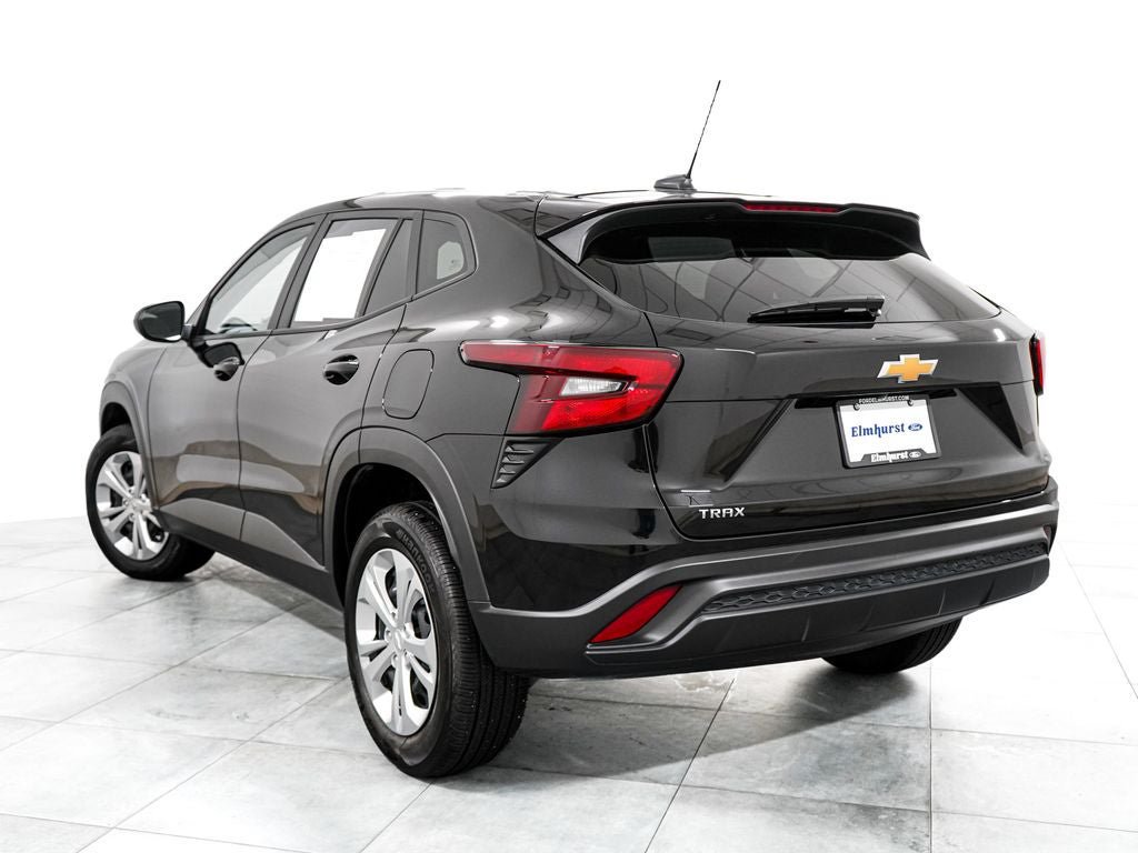 Used 2025 Chevrolet Trax LS FWD image 5