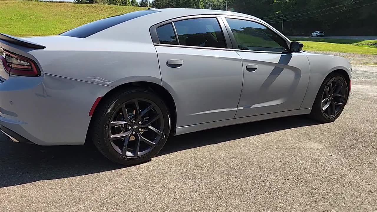 Used 2020 Dodge Charger SXT w/ Blacktop Package RWD image 7