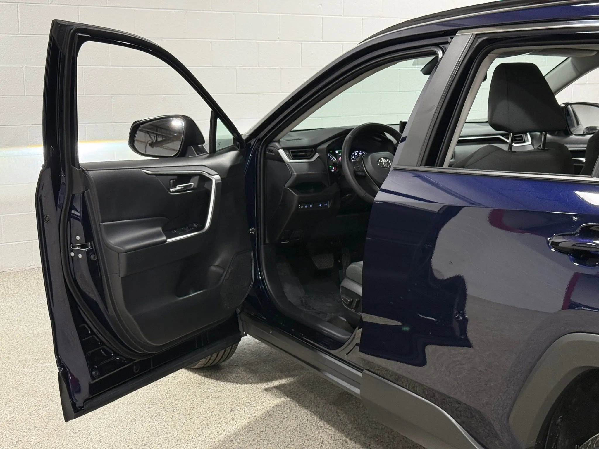 Used 2022 Toyota RAV4 XLE w/ Convenience Package image 10