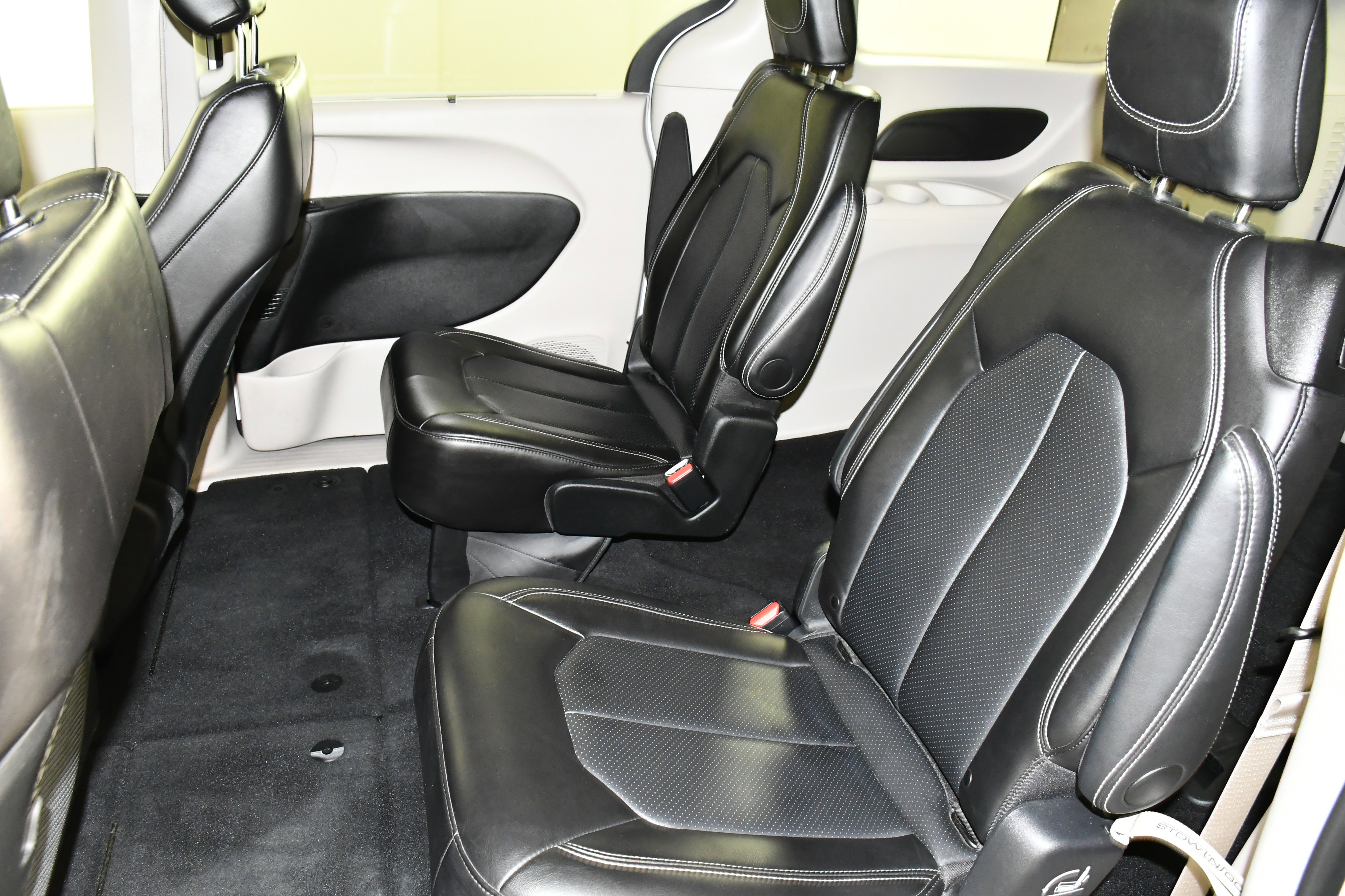Used 2024 Chrysler Pacifica Touring-L image 45