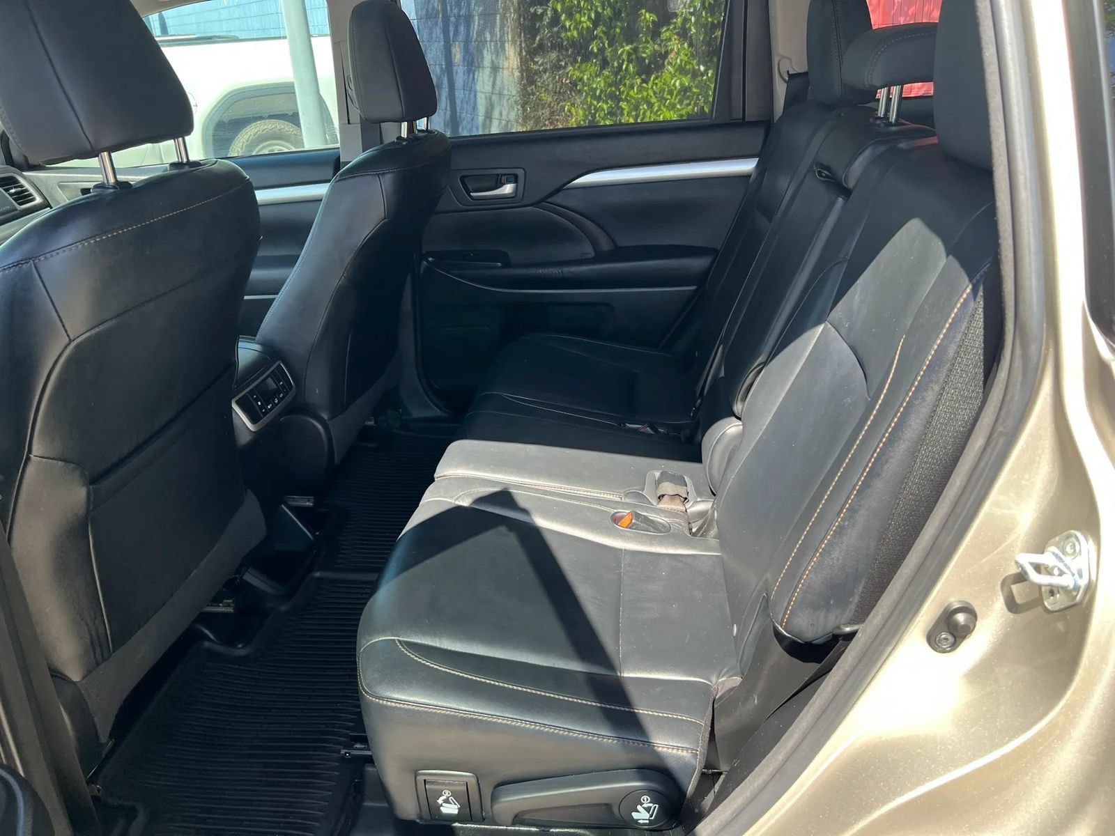 Used 2015 Toyota Highlander XLE FWD image 9