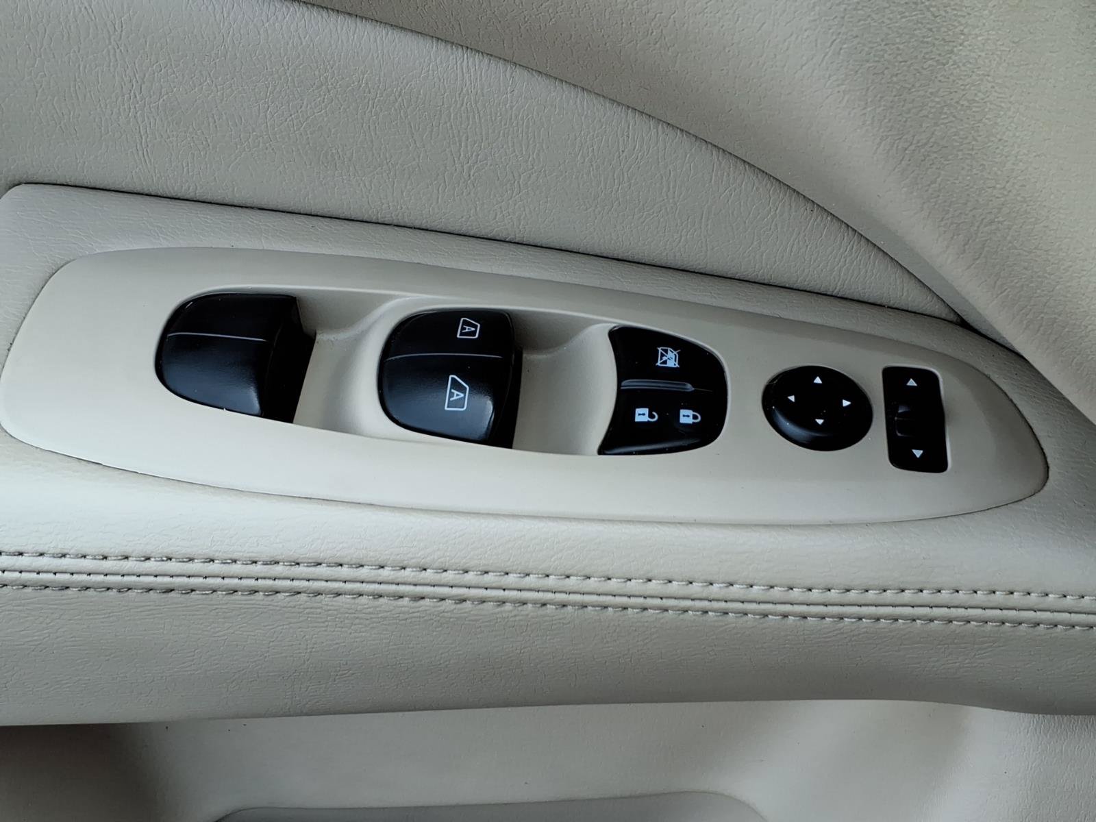 Used 2019 Nissan Pathfinder SL FWD image 23