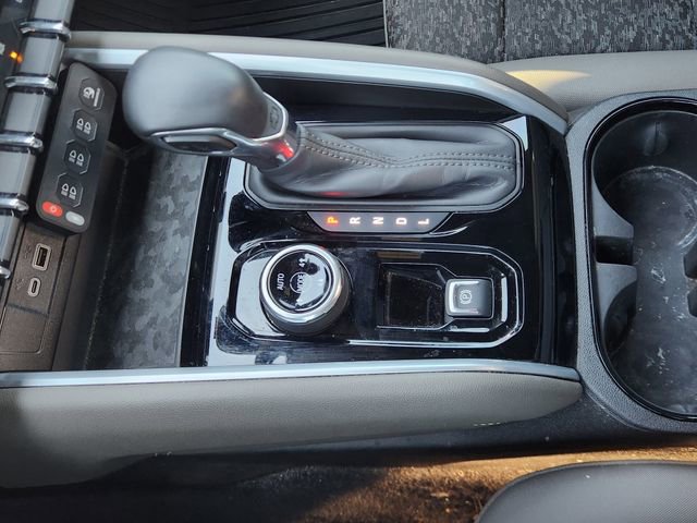 Used 2024 Chevrolet Colorado ZR2 w/ Technology Package AWD/4WD image 20