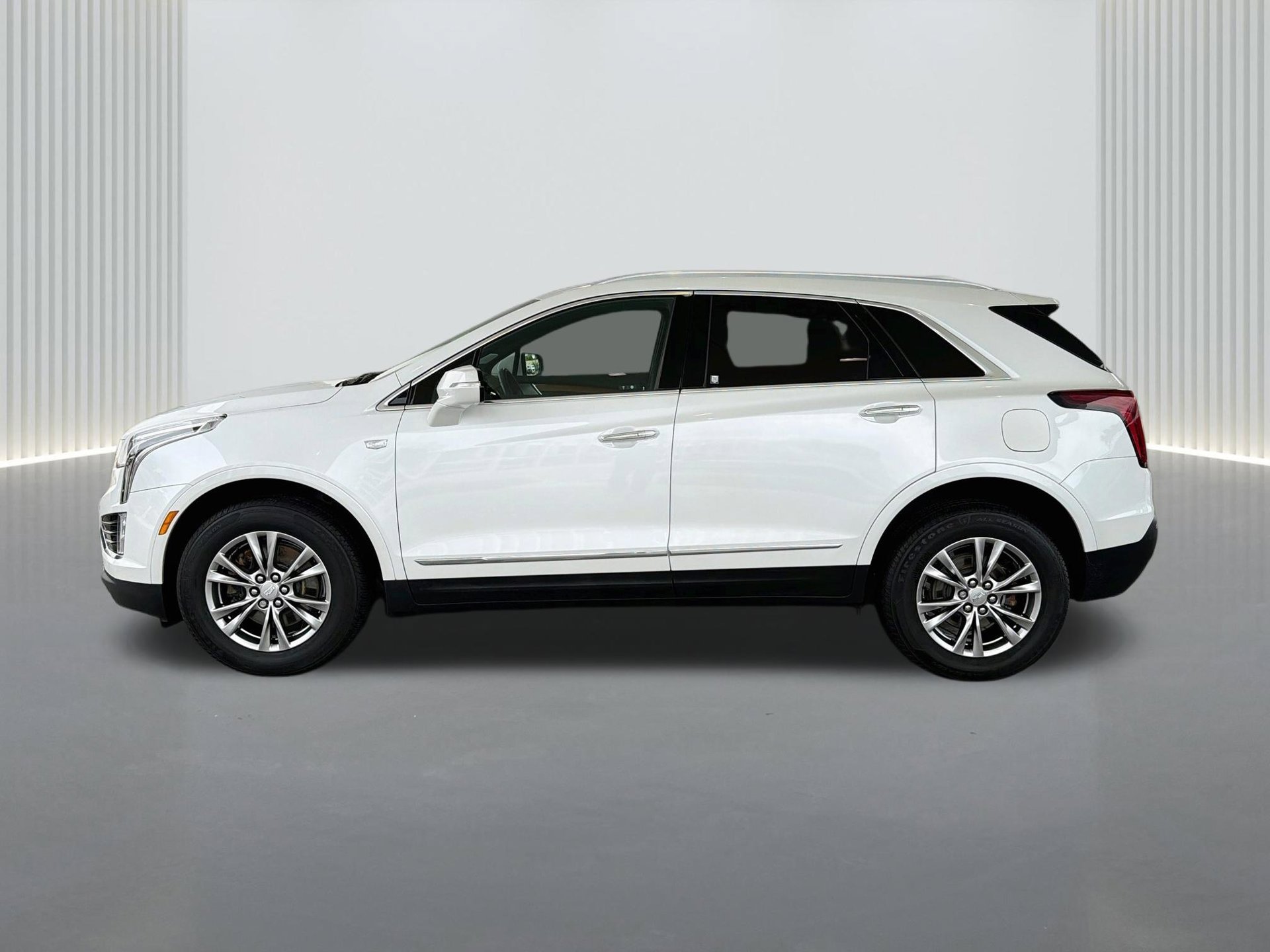 Used 2023 Cadillac XT5 Premium Luxury FWD image 2