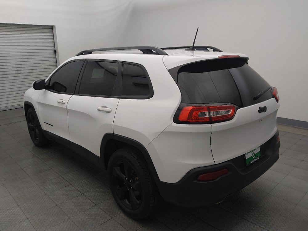 Used 2018 Jeep Cherokee Latitude w/ Altitude Package FWD image 5