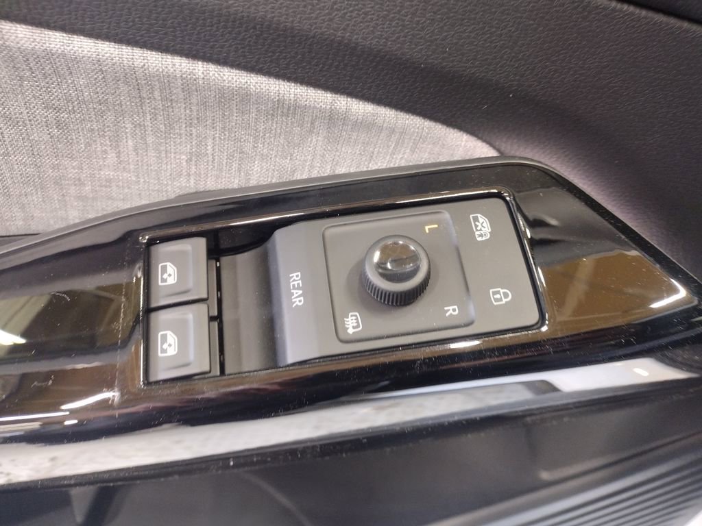 New 2026 Volkswagen ID.4 Pro AWD/4WD image 18