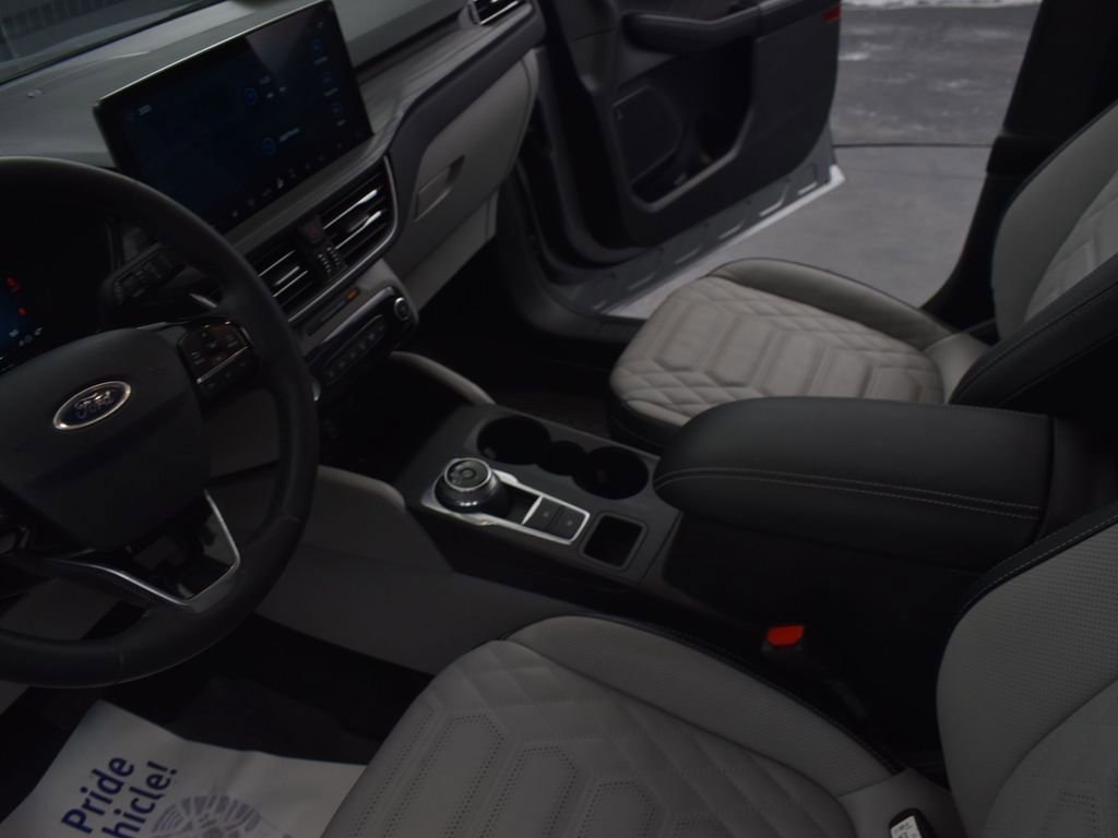 Used 2024 Ford Escape Platinum w/ Premium Technology Package AWD/4WD image 29
