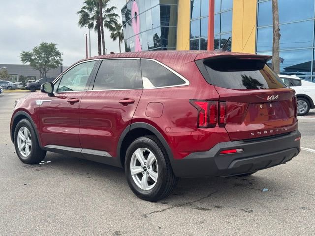 Used 2022 Kia Sorento LX image 2