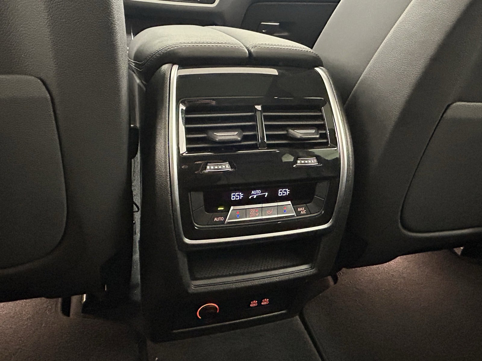 Used 2025 BMW X5 xDrive50e w/ M Sport Package image 36