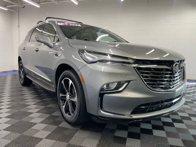 Used 2023 Buick Enclave Essence w/ LPO, Touring Package image 15