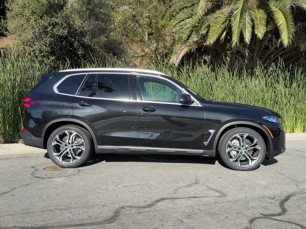 New 2026 BMW X5 xDrive50e w/ Premium Package image 3