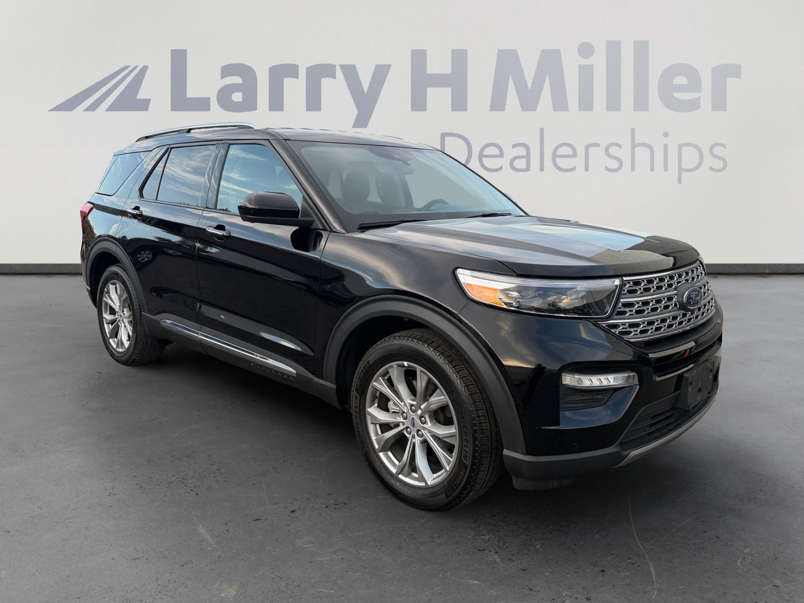 Used 2023 Ford Explorer Limited AWD/4WD image 7