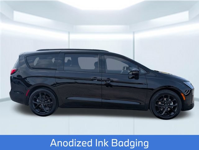 New 2027 Chrysler Pacifica Limited FWD image 8