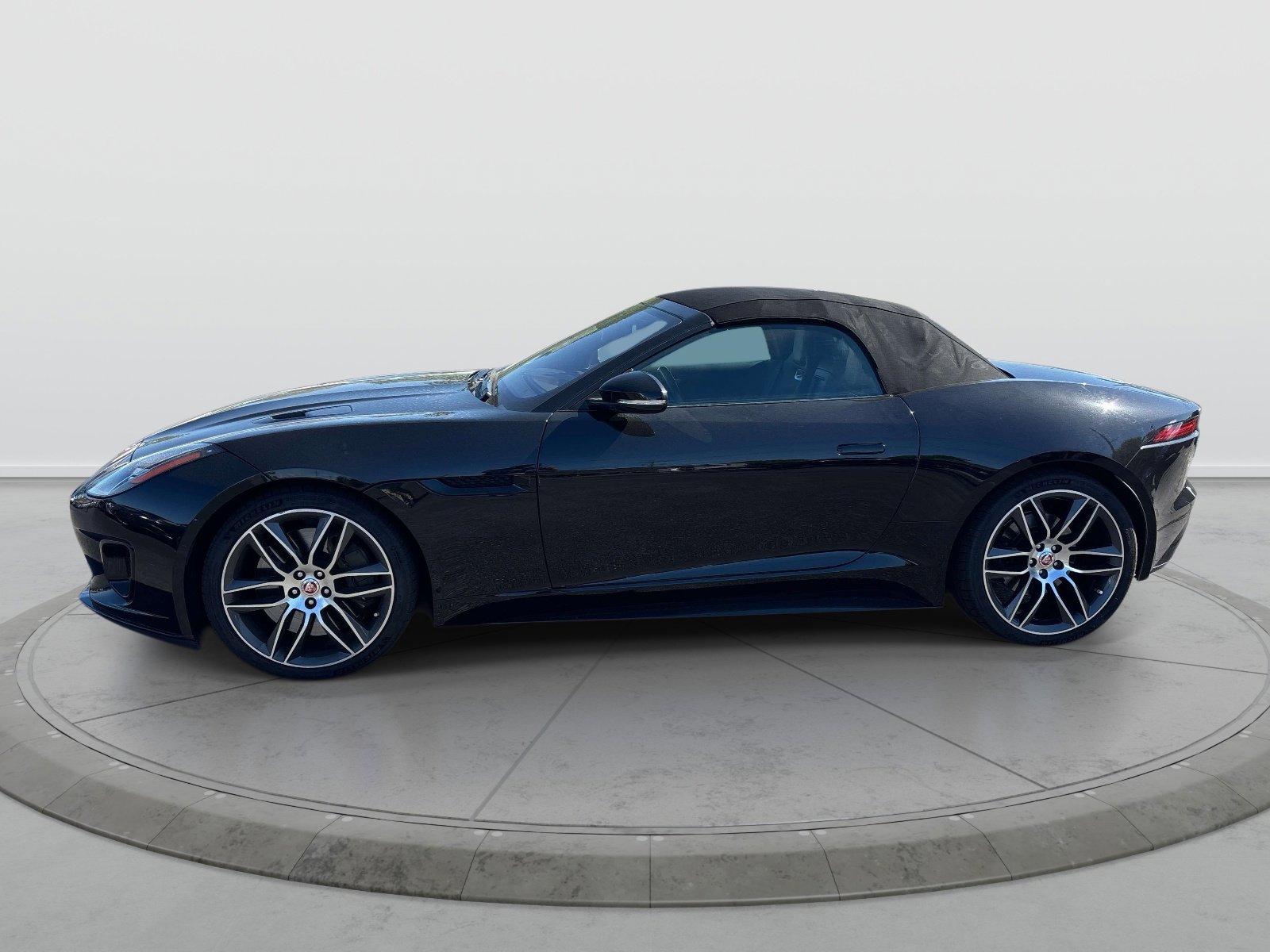 Used 2018 Jaguar F-TYPE R-Dynamic AWD/4WD image 5