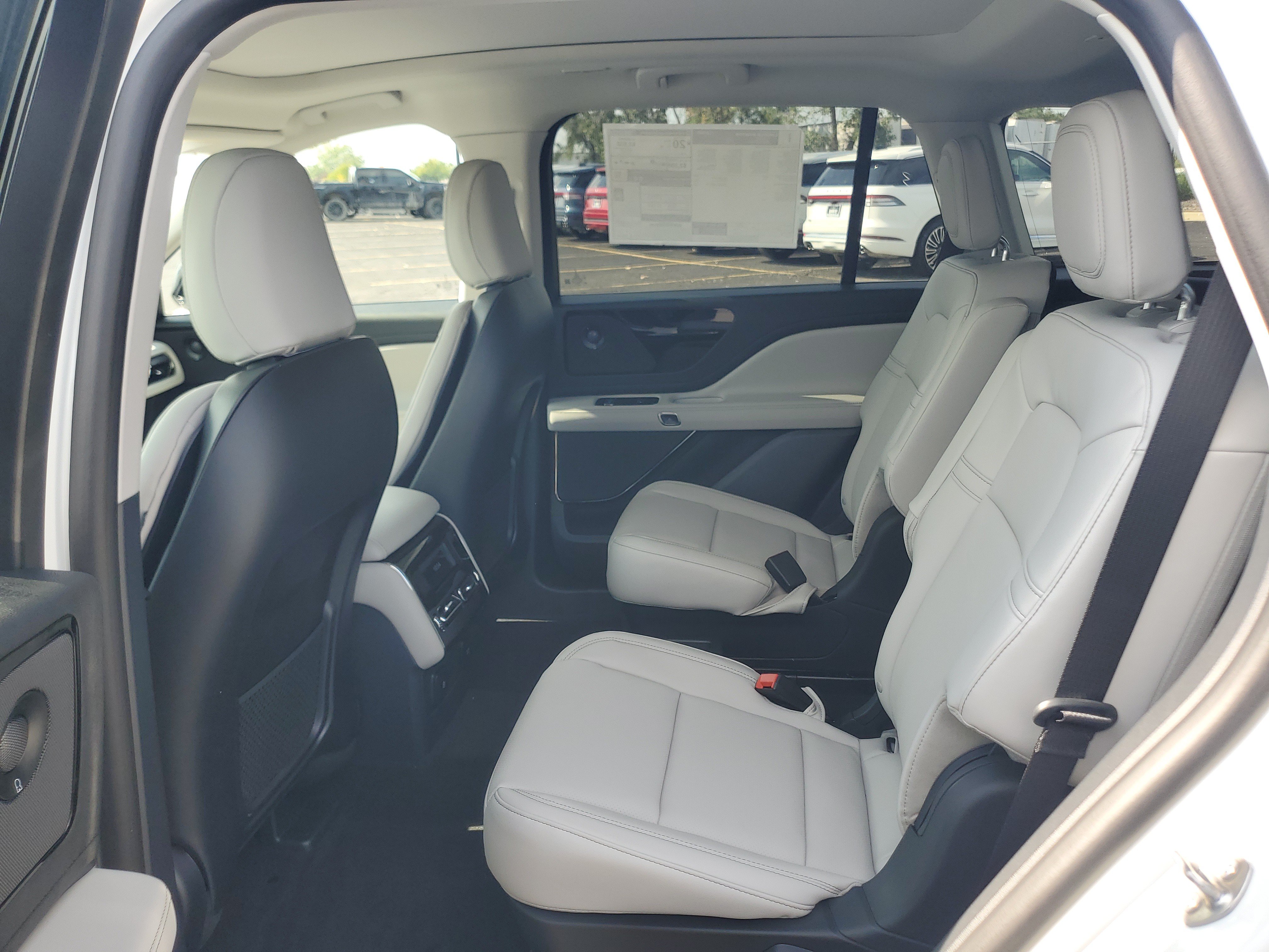 New 2027 Lincoln Aviator AWD image 23