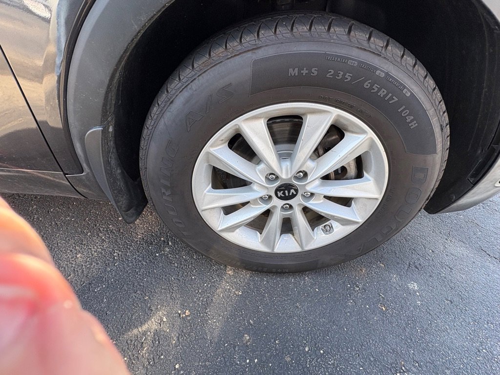 Used 2019 Kia Sorento LX w/ LX Convenience Package image 21