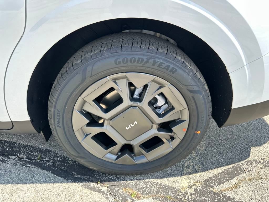 New 2025 Kia Carnival EX image 40
