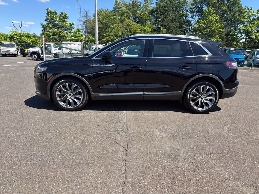 Certified 2022 Lincoln Nautilus Reserve AWD/4WD image 2