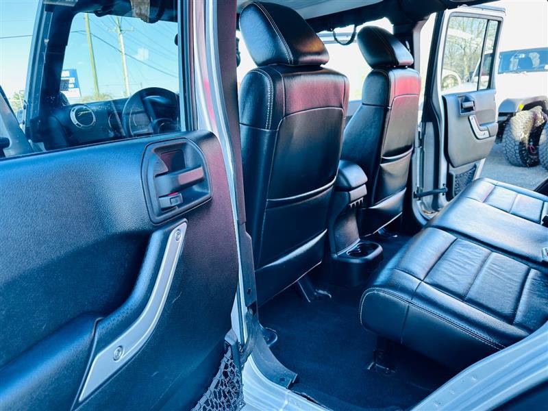 Used 2012 Jeep Wrangler Unlimited Rubicon w/ Max Tow Pkg image 20