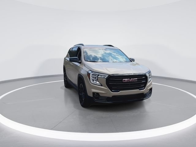 Used 2023 GMC Terrain SLT w/ Tech Package FWD image 3