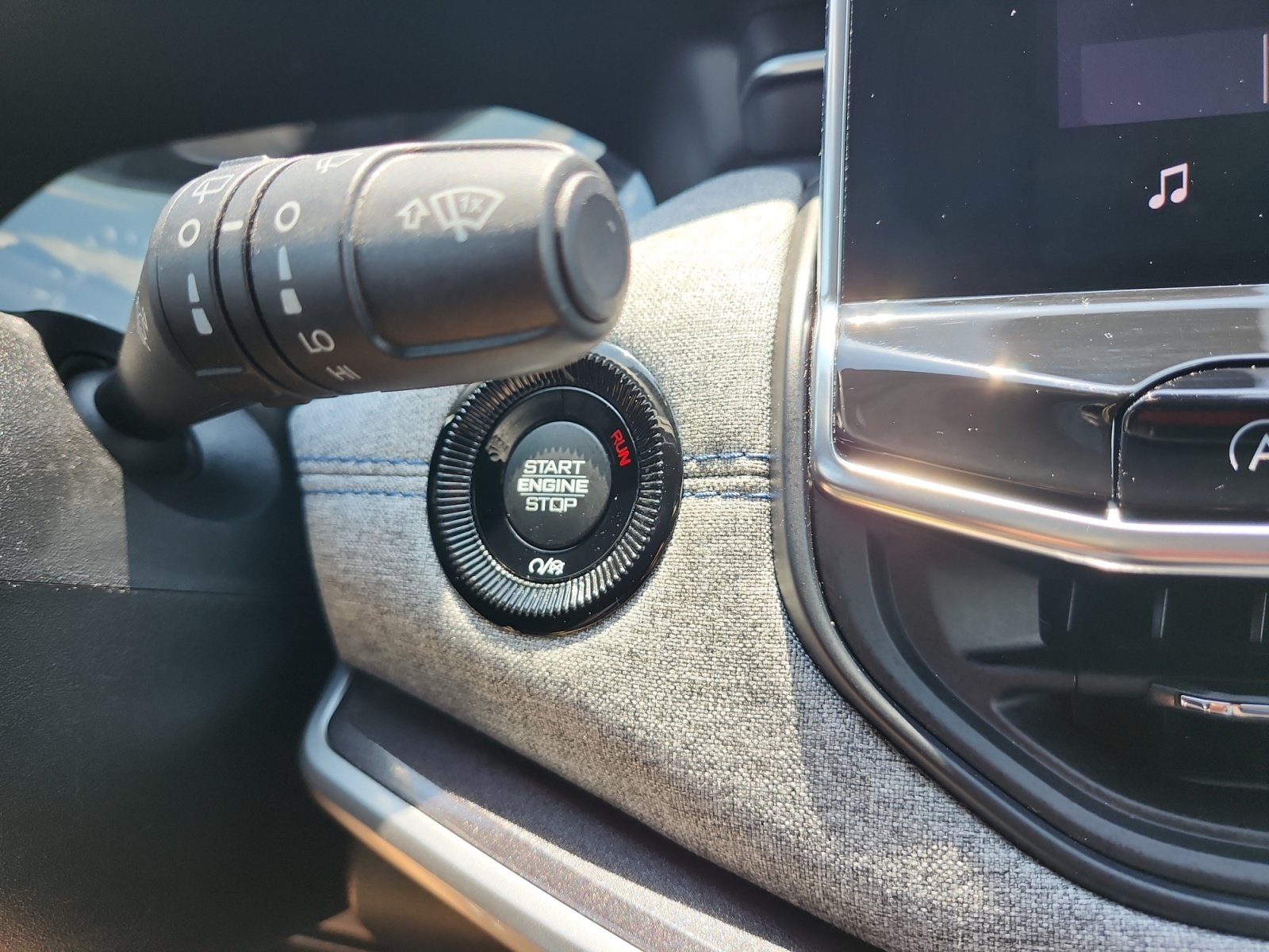 Used 2022 Jeep Compass Latitude FWD image 20