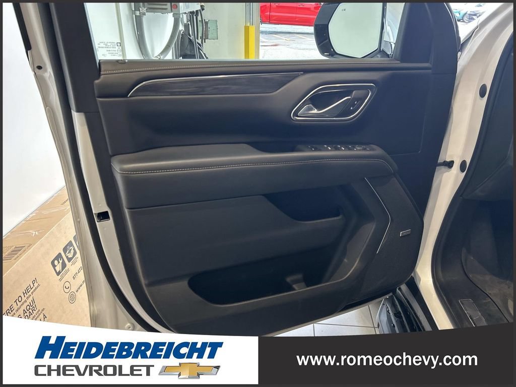 Certified 2023 GMC Yukon SLT w/ SLT Luxury Package AWD/4WD image 10