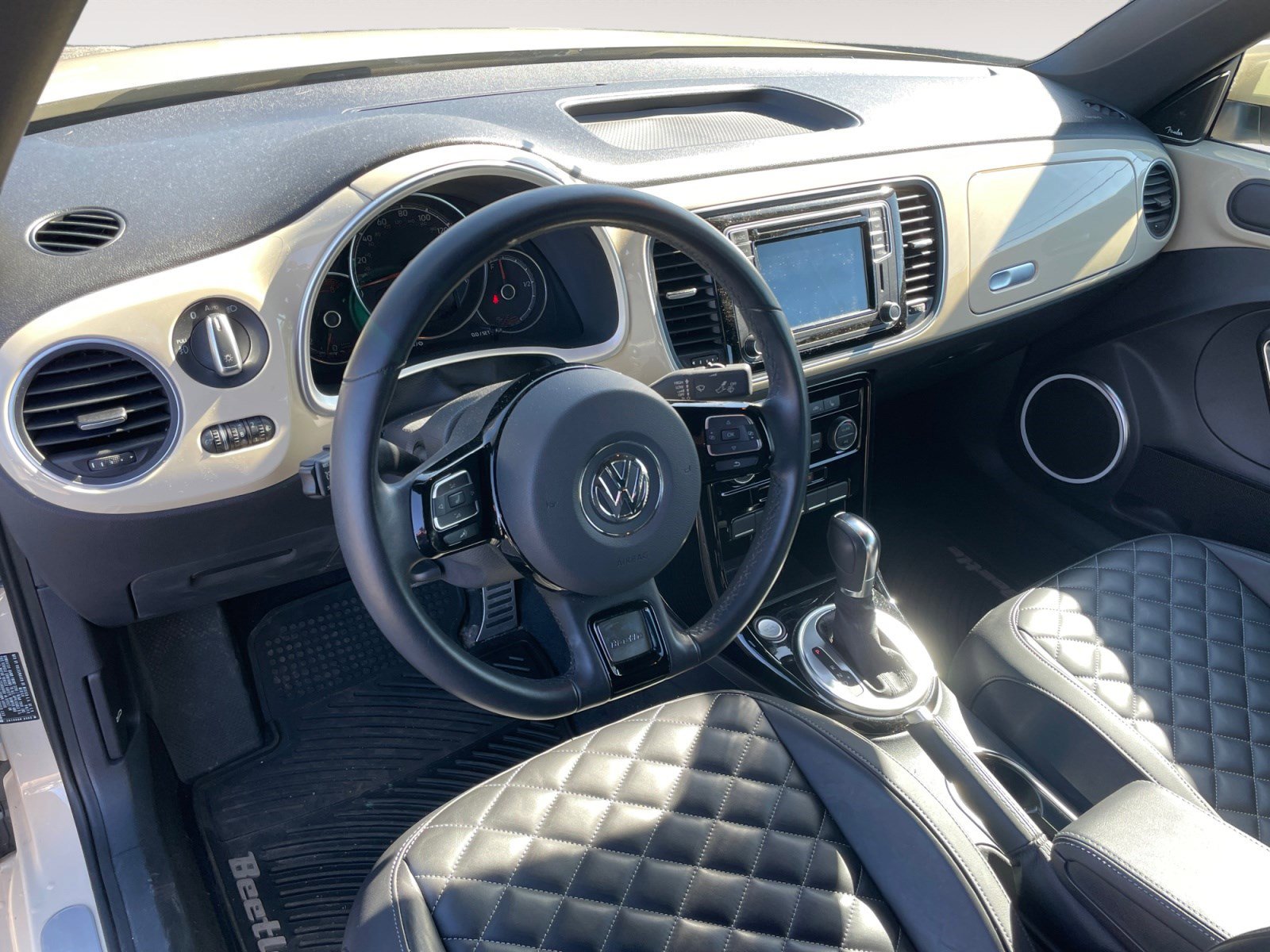 Used 2019 Volkswagen Beetle 2.0T Final Edition SEL FWD image 8