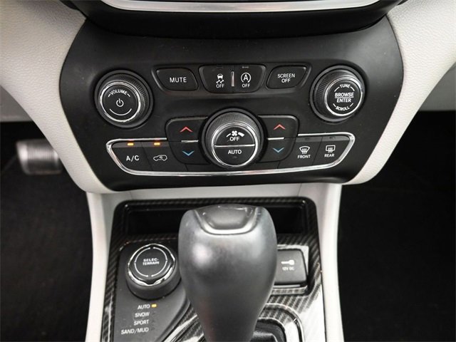 Used 2019 Jeep Cherokee Limited image 22