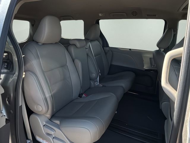 Used 2015 Toyota Sienna XLE w/ XLE Navigation Package image 11