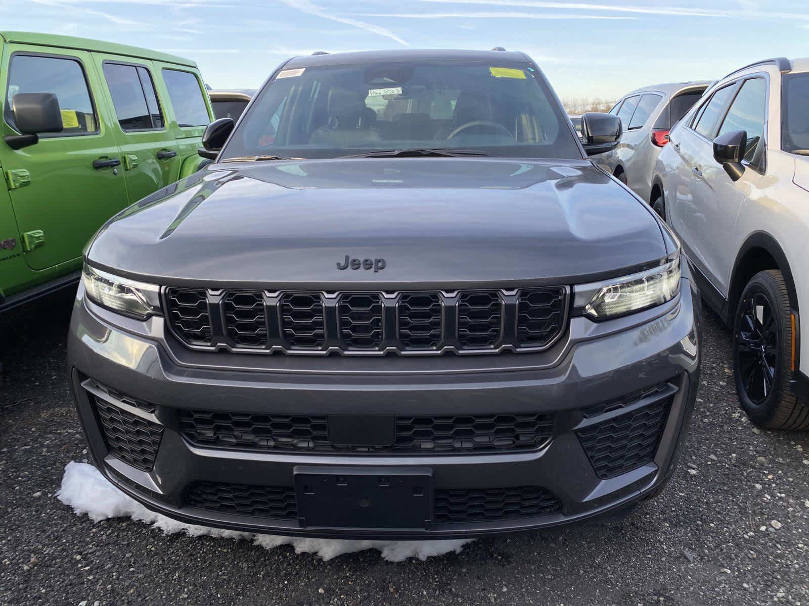 New 2026 Jeep Grand Cherokee Altitude image 2