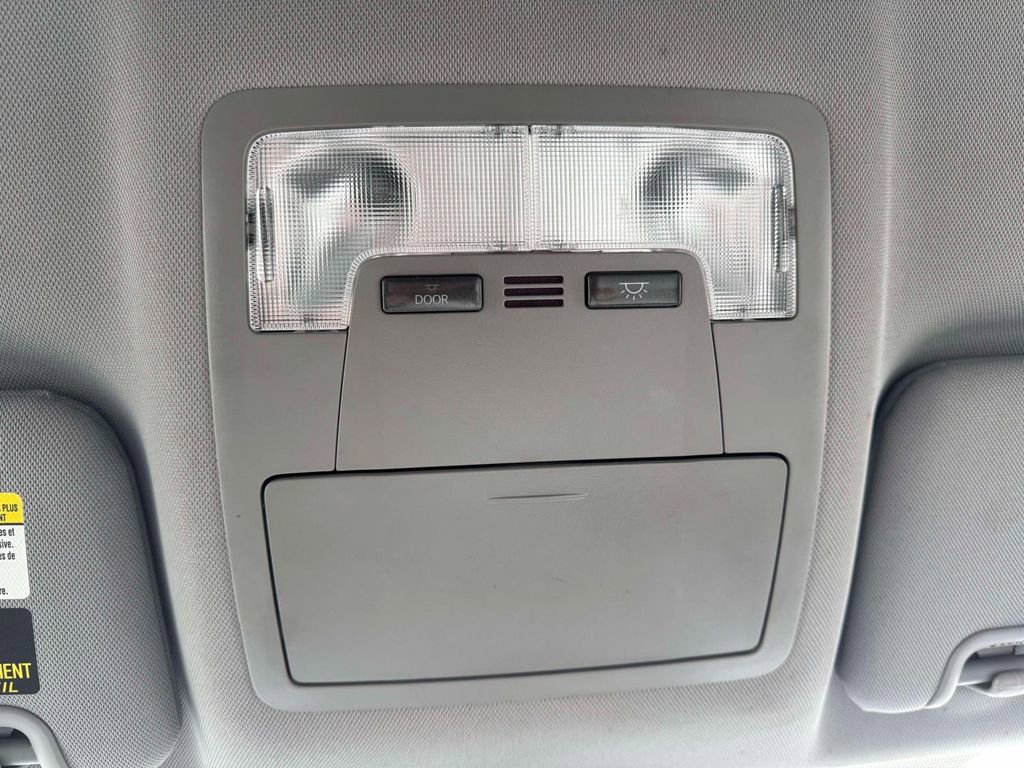 Used 2019 Toyota Highlander LE image 30