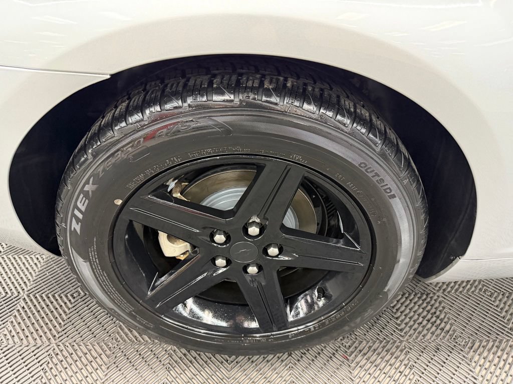 Used 2011 Chevrolet Camaro LT RWD image 19