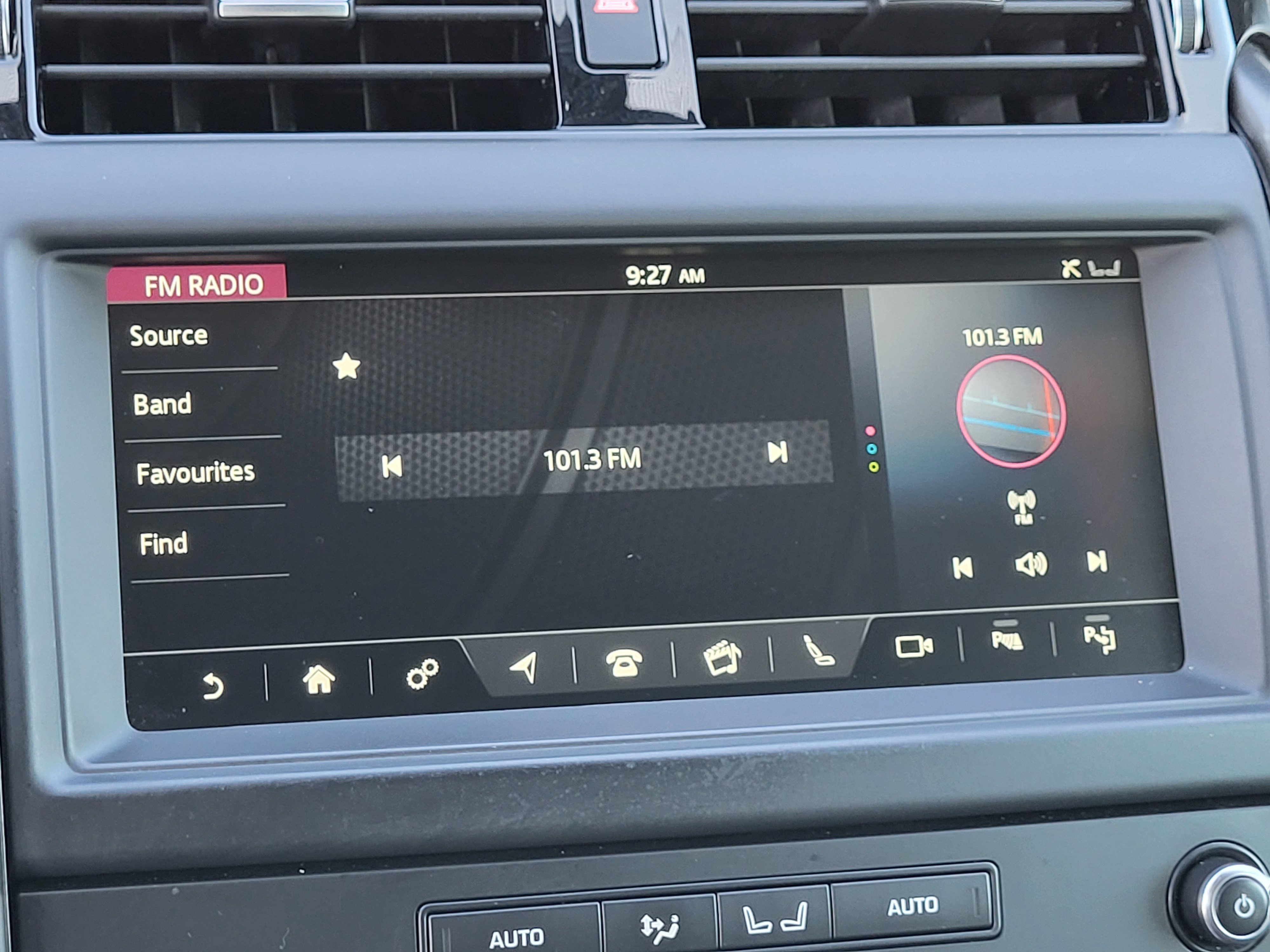 Used 2020 Land Rover Discovery Landmark AWD/4WD image 15