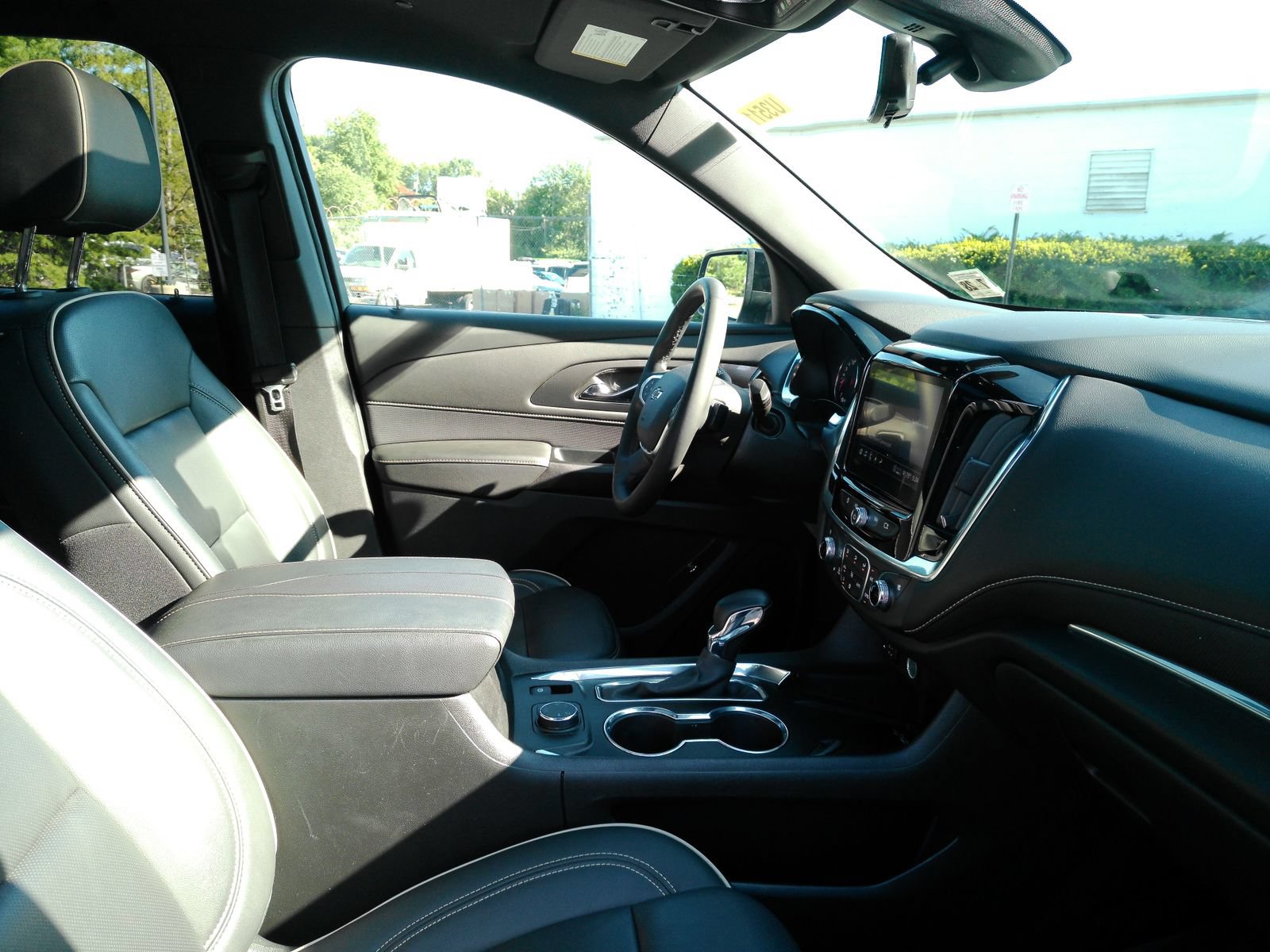 Certified 2023 Chevrolet Traverse Premier w/ Redline Edition AWD/4WD image 17