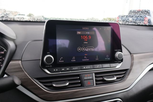 Used 2025 Nissan Altima 2.5 SV FWD image 12