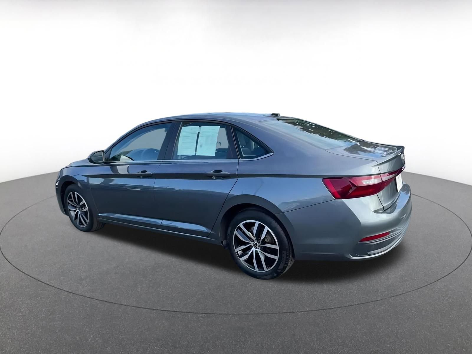 Used 2025 Volkswagen Jetta SE image 11