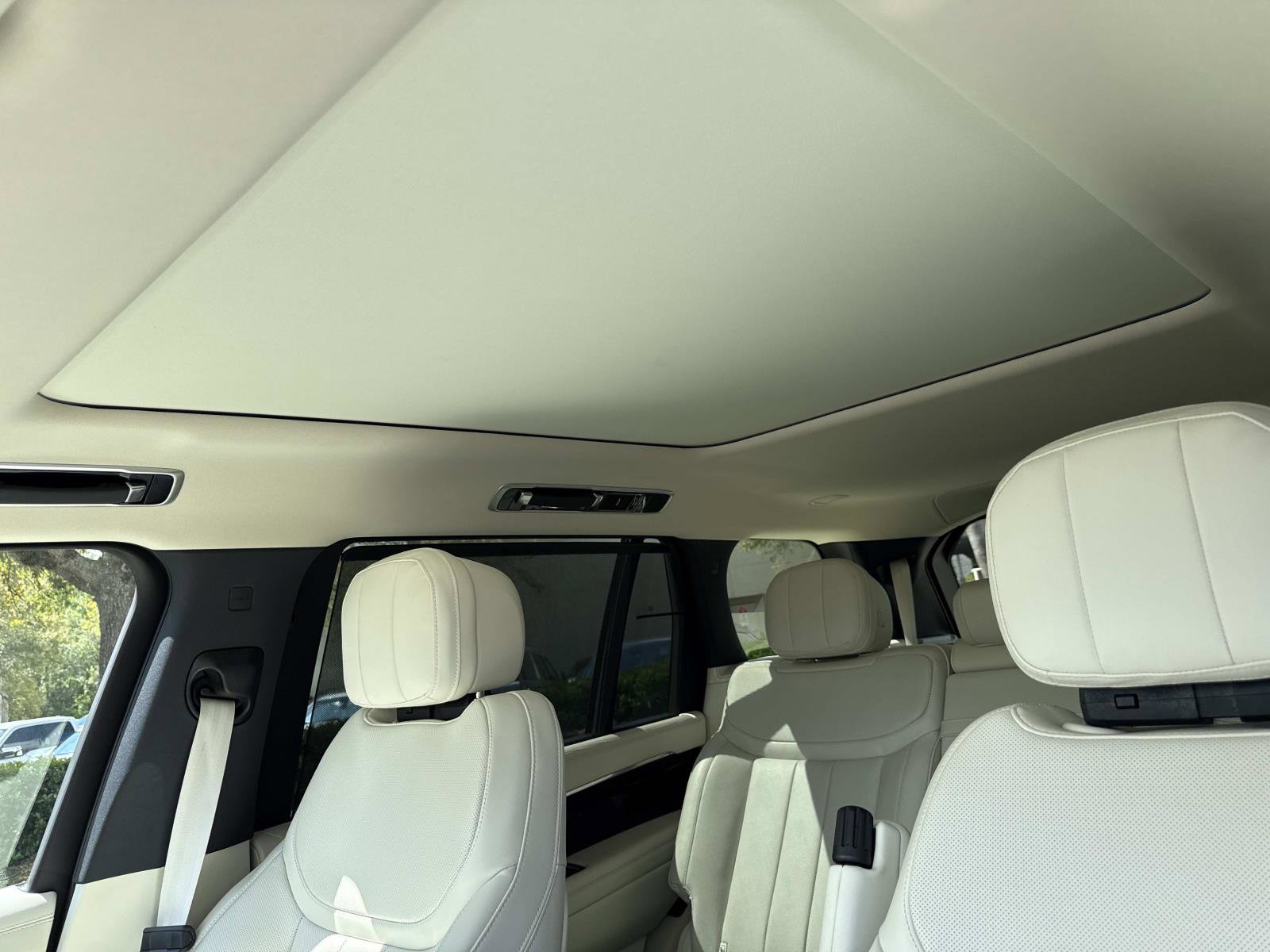 Used 2026 Land Rover Range Rover Long Wheelbase SE image 23