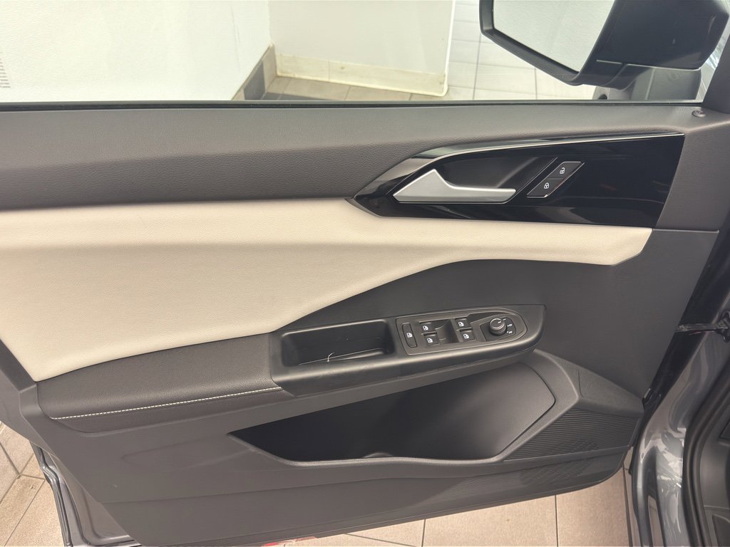 New 2026 Volkswagen Taos S image 9