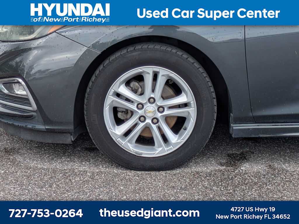 Used 2018 Chevrolet Cruze LT w/ RS Package FWD image 10