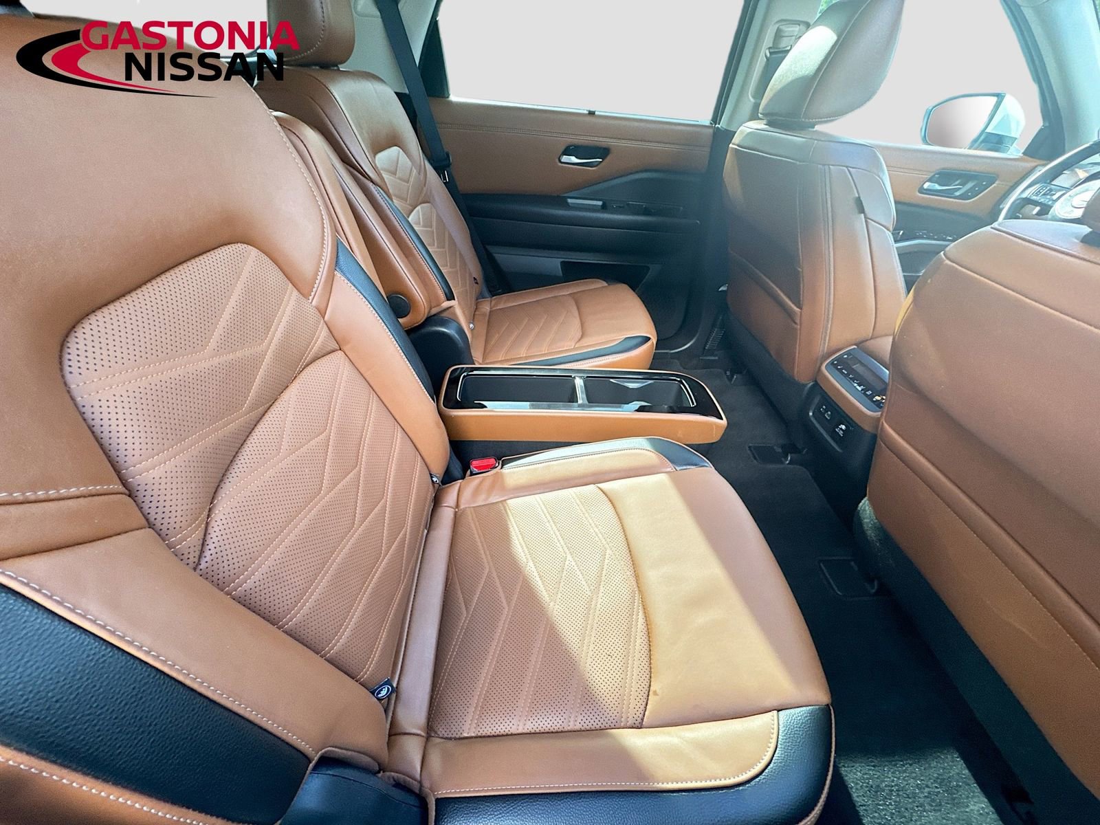 Used 2024 Nissan Pathfinder Platinum image 37