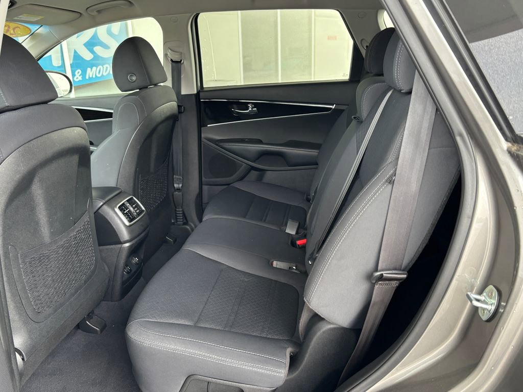 Used 2019 Kia Sorento LX image 24
