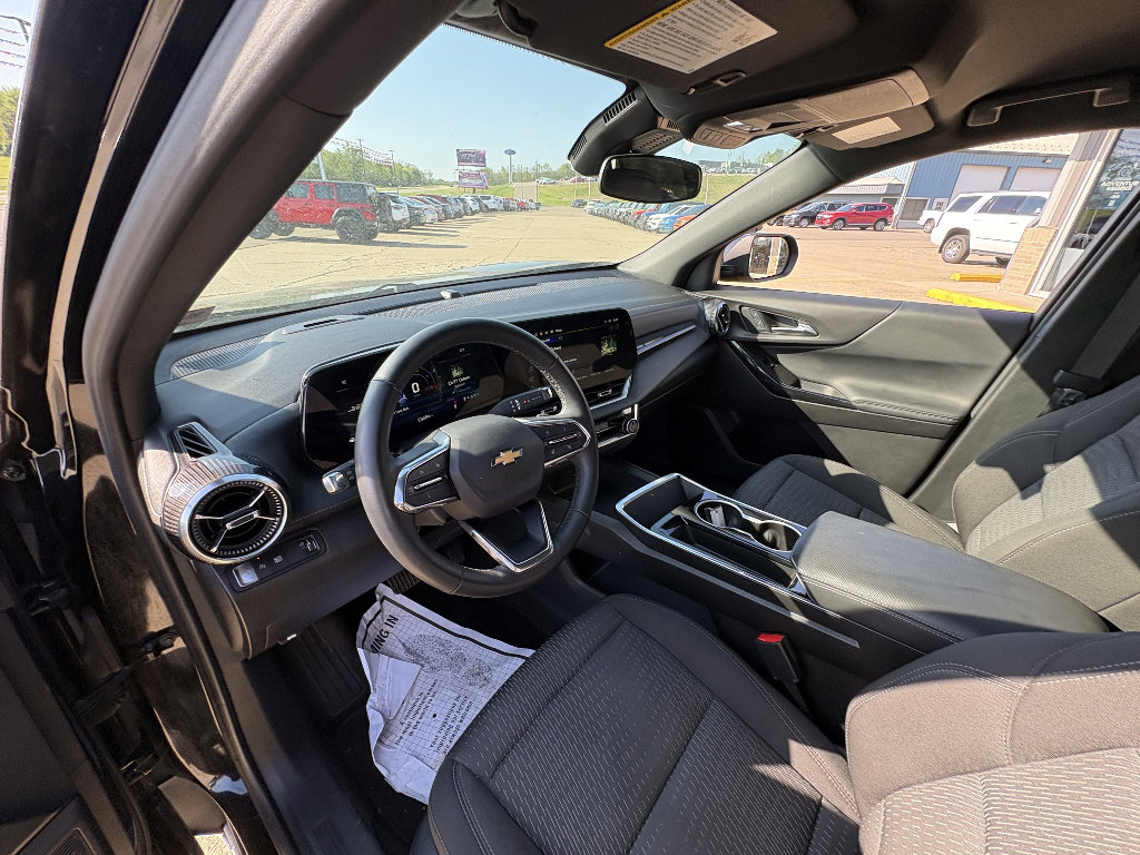 Used 2025 Chevrolet Equinox LT FWD image 30