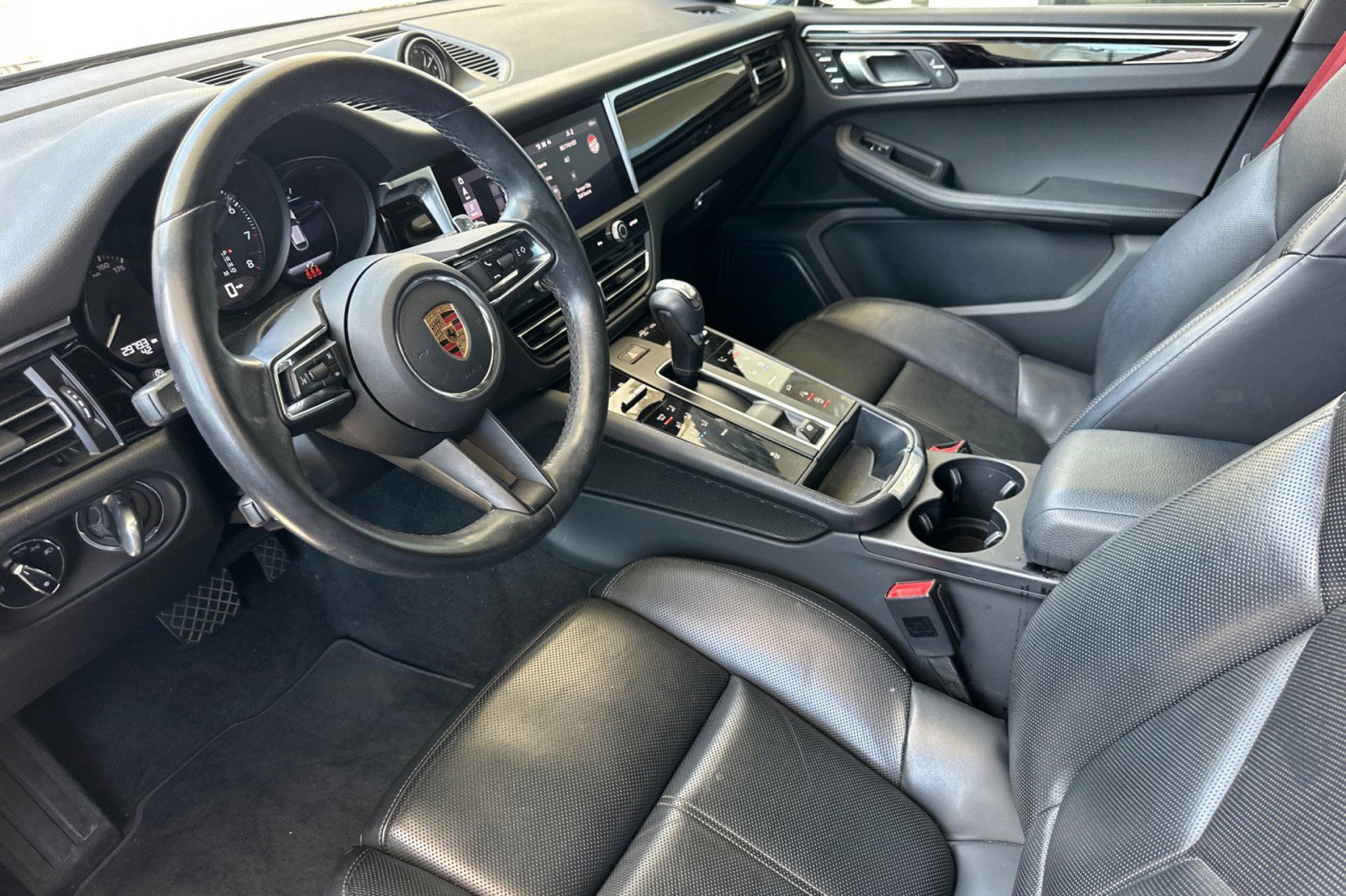 Certified 2023 Porsche Macan AWD/4WD image 4