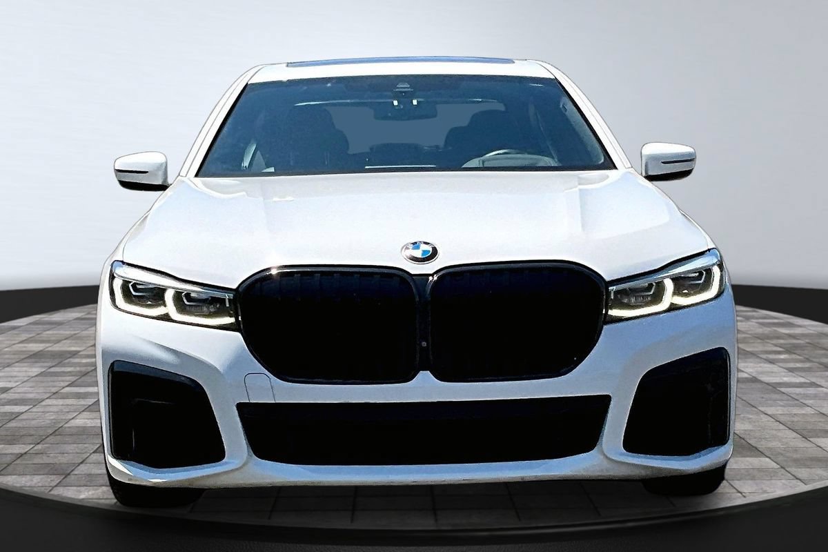 Used 2021 BMW 750i xDrive w/ M Sport Package AWD/4WD image 2