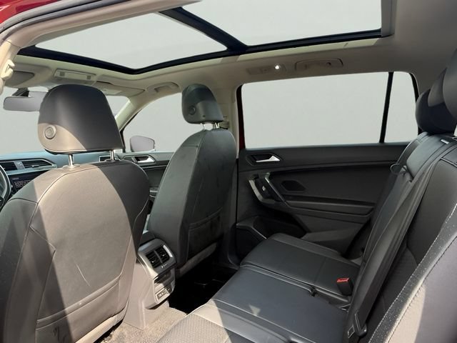 Used 2019 Volkswagen Tiguan SE w/ Panoramic Sunroof Package AWD/4WD image 12