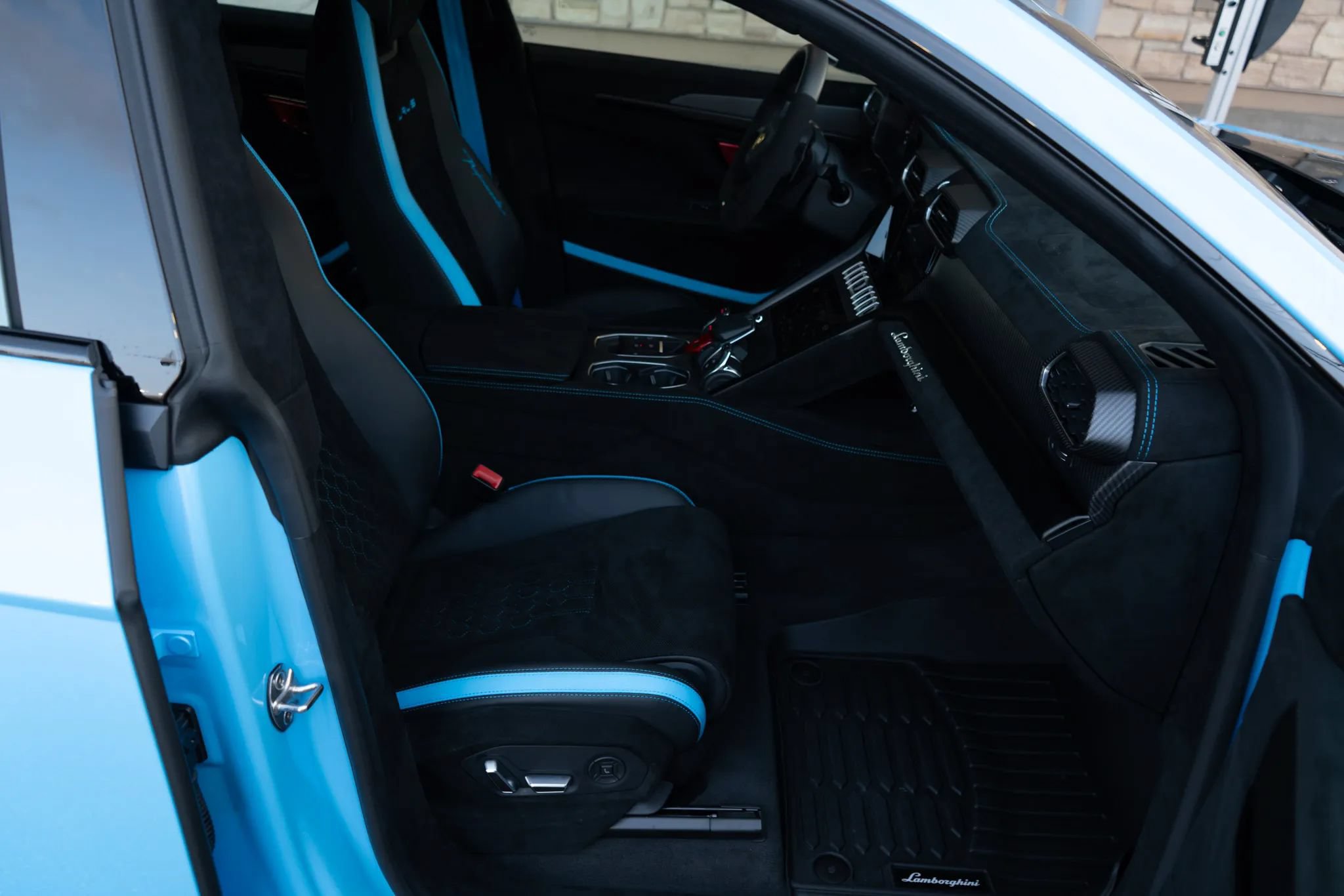 Used 2024 Lamborghini Urus Performante AWD/4WD image 64