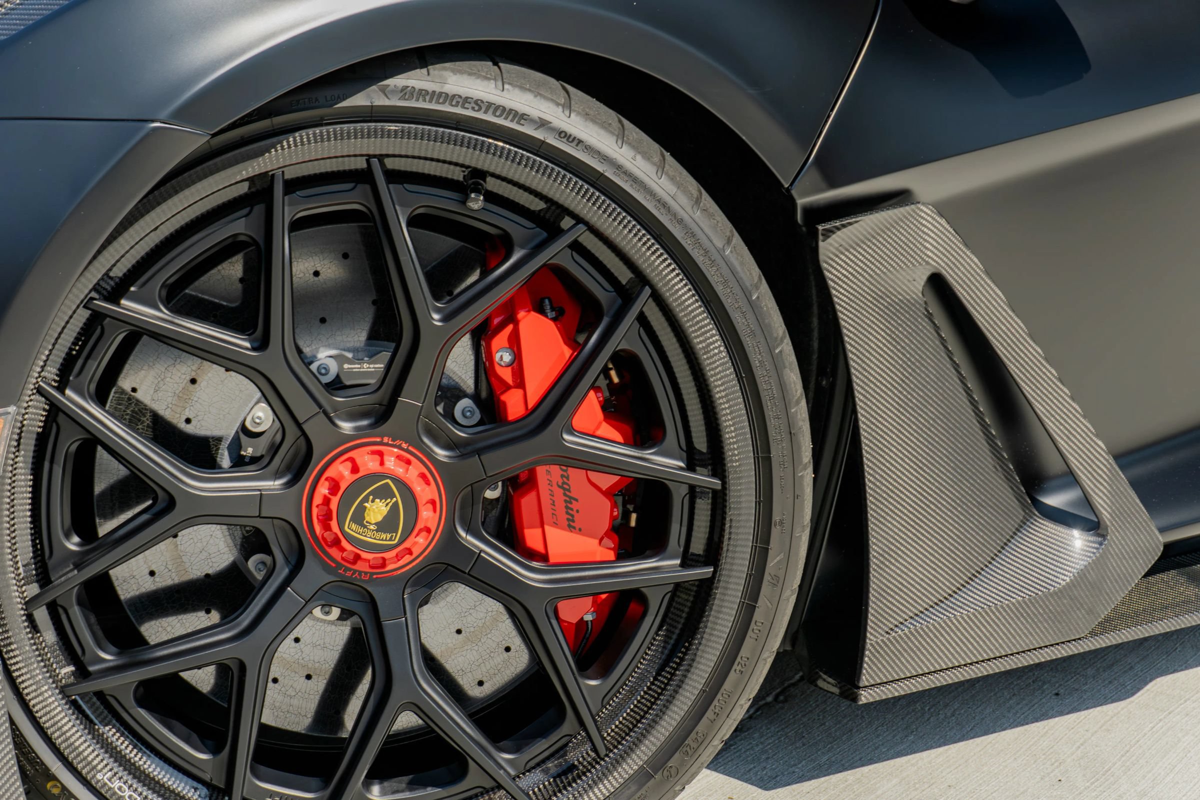 Used 2025 Lamborghini Revuelto AWD/4WD image 25