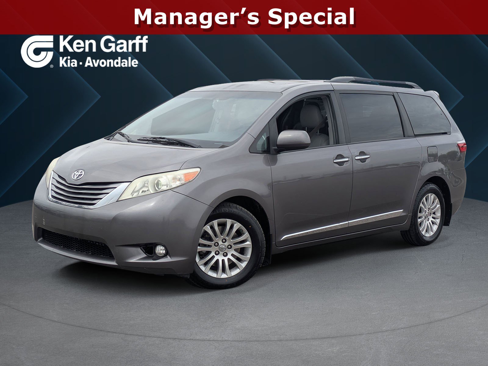 Used 2017 Toyota Sienna XLE w/ XLE Navigation Package FWD image 1