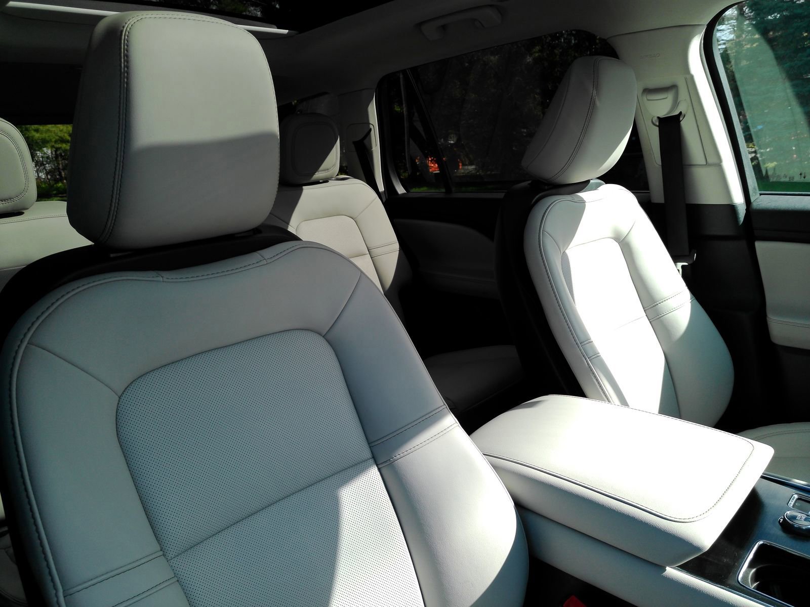 Used 2025 Lincoln Aviator AWD w/ Equipment Group 101A image 19